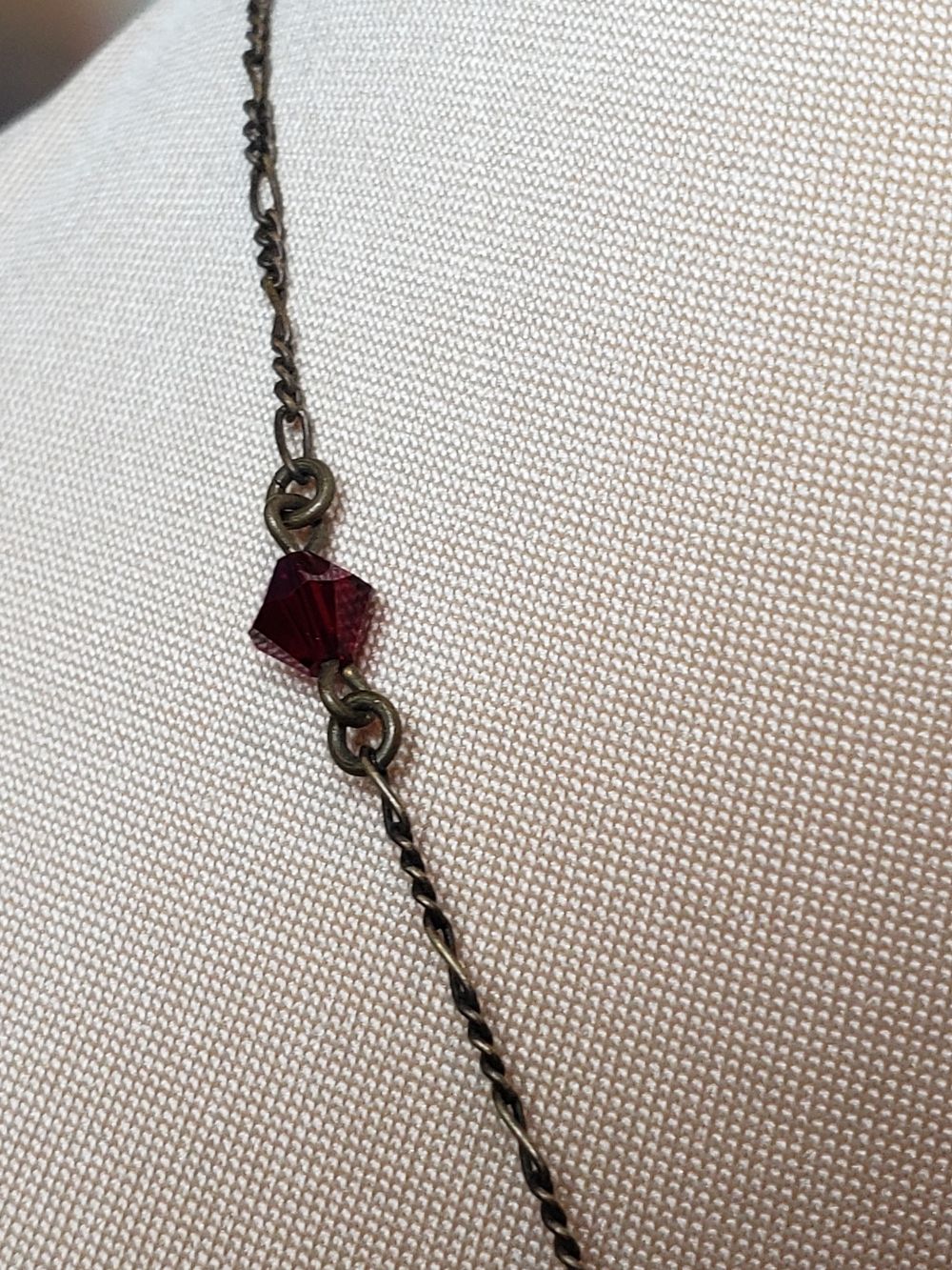 Delicate Red Swavorski Crystal Filigree Medallion Pendant Necklace - Picture 3 of 6